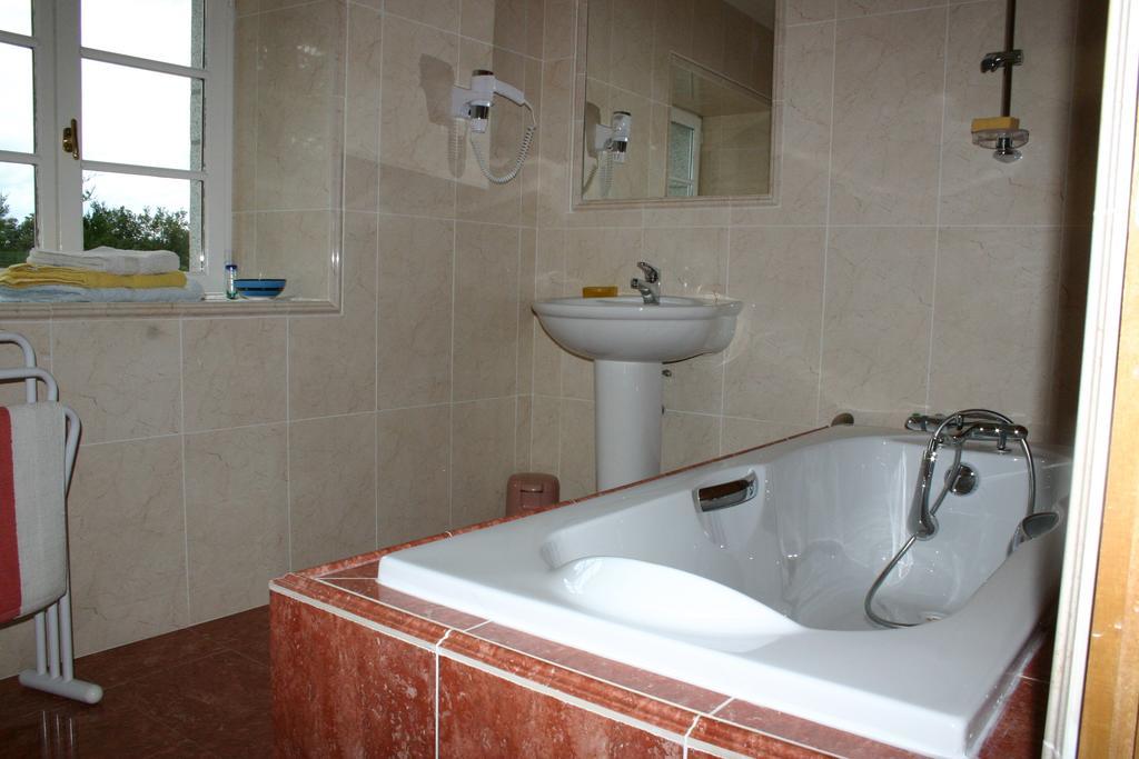 Domaine De Clermont Bed and Breakfast La Roche-en-Brenil Kamer foto